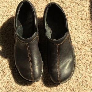 Black leather Born shoes.